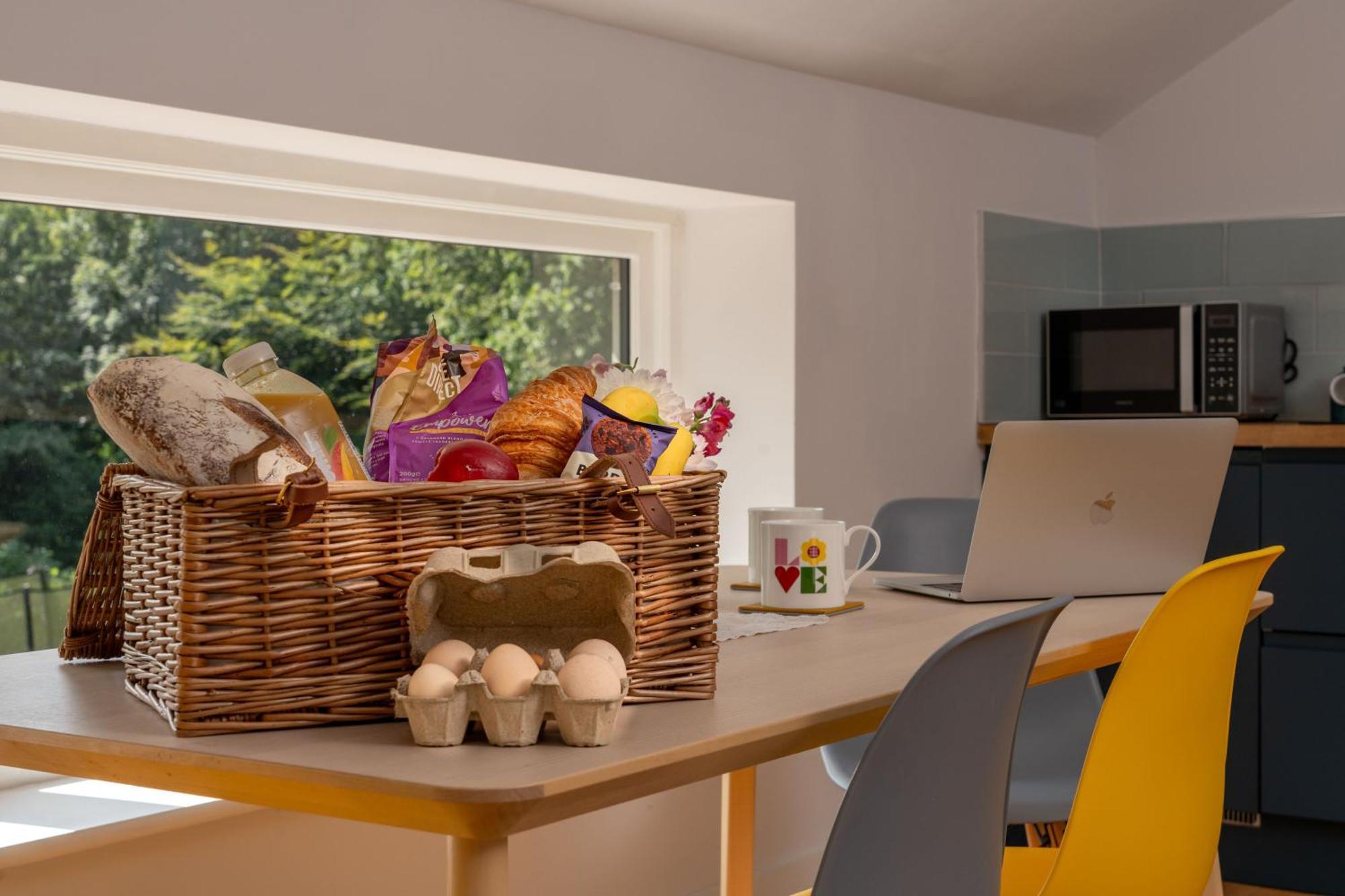 Little Willow Bank - 1 Bed Luxury Apartment Between Salisbury And The New Forest Exterior photo
